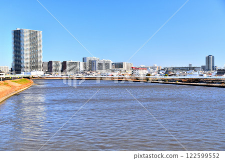 View of City Terrace Kanamachi and Kanamachi Station from Nakagawa Bridge/Nakagawa River (Katsushika Ward, Tokyo) [2025.1] 122599552