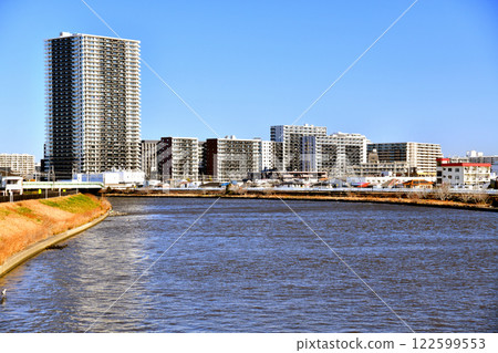 View of City Terrace Kanamachi and Kanamachi Station from Nakagawa Bridge/Nakagawa River (Katsushika Ward, Tokyo) [2025.1] 122599553
