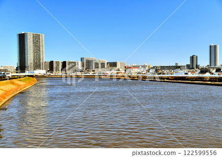 從那珂川橋、那珂川眺望 City Terrace 金町及金町站（東京都葛飾區） [2025.1] 122599556