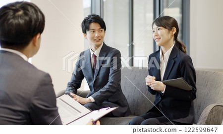 Asian businesswomen having a meeting Asian businesswomen having a meeting 122599647