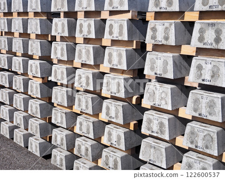 Stacked concrete sleepers 122600537