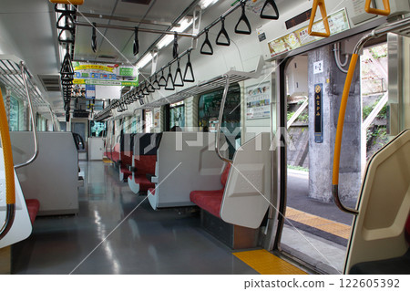 Joetsu Line E129 series (inside the train) in operation in Niigata Prefecture Joetsu Line E129 series (inside the train) in operation in Niigata Prefecture 122605392