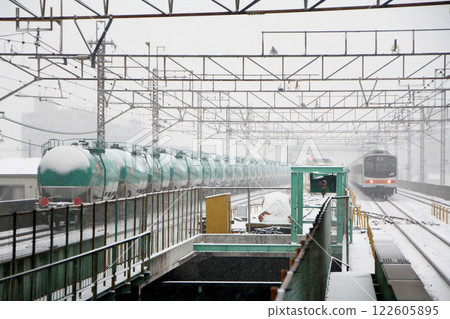 [JM] Snowy Musashino Line 205 series train and oil freight train 122605895