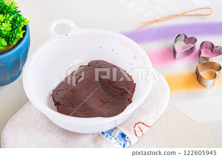 Baking: Cookie dough before resting 122605945