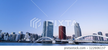 City evening view, Tokyo, Kachidoki Bridge over the Sumida River 122606137