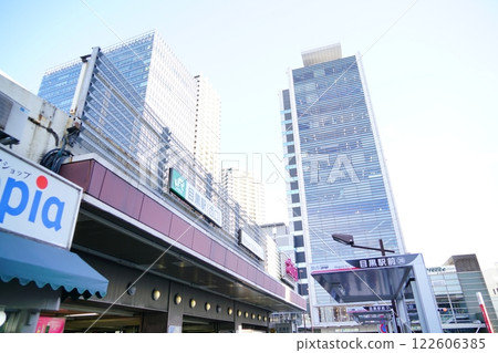 JR Yamanote Line Meguro Station 122606385