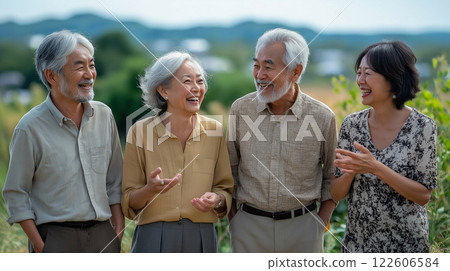 Smiling senior men and women group 122606584