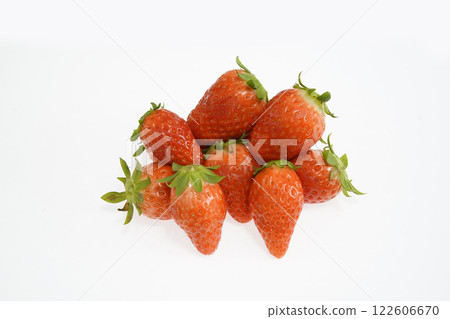 Freshly picked strawberries from Akihime, Osaka Prefecture 122606670