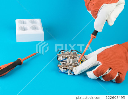 connecting the electrical wire to the socket contacts connecting the electrical wire to the socket contacts 122608495