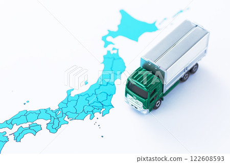 Map of the Japanese archipelago and logistics trucks 122608593