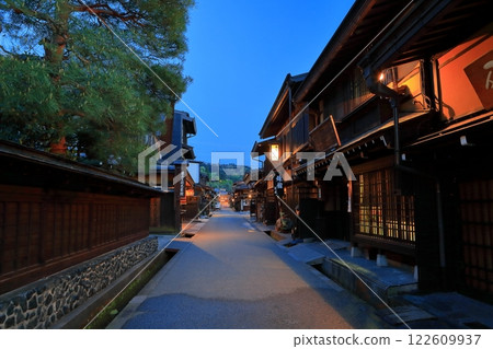 [Gifu Prefecture] Night view of Kamisannomachi Townscape Preservation District in Hida Takayama 122609937