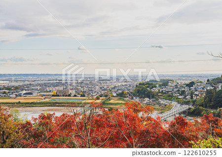 Autumn leaves and cityscape in the evening as seen from the Tobayama Park Observatory in Hamamatsu City (Shizuoka Prefecture) Autumn leaves and cityscape in the evening as seen from the Tobayama Park Observatory in Hamamatsu City (Shizuoka Prefecture) 122610255