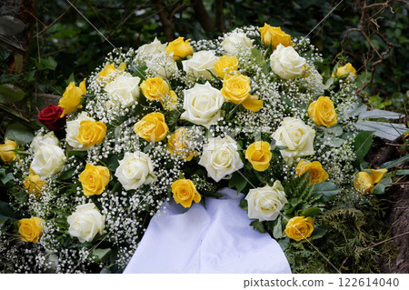 grave arrangement with white and yellow roses 122614040