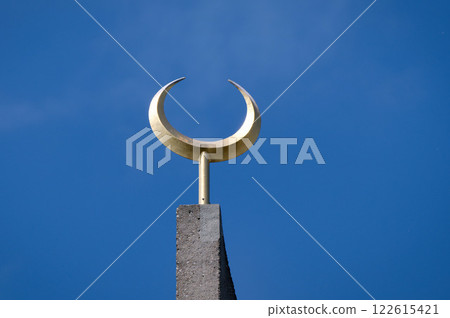 golden crescent on the top of a modern mosque in cologne against a blue sky golden crescent on the top of a modern mosque in cologne against a blue sky 122615421
