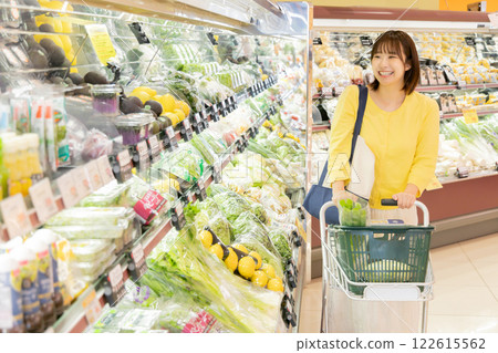 A woman shopping at a supermarket (property release obtained) A woman shopping at a supermarket (property release obtained) 122615562