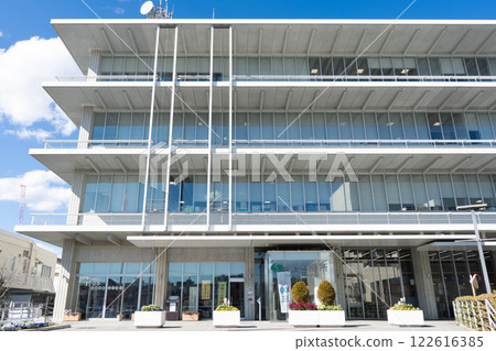 Kawasaki City Saiwai Ward Office building front entrance 1 Kawasaki City Saiwai Ward Office building front entrance 1 122616385