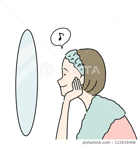 一個女人微笑著對著鏡子 122616406