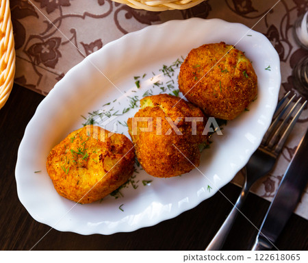 Deep-fried pyzy with mushroom stuffing 122618065