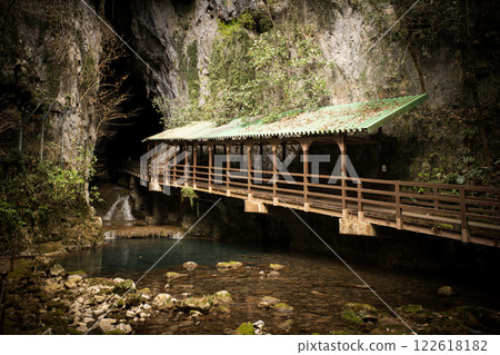 Akiyoshido Bridge 122618182