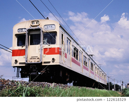 1986年:105系列車在高田站附近運行 1986年:105系列車在高田站附近運行 122618329