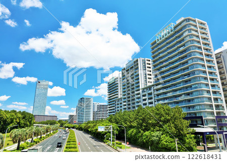 千葉縣、海濱幕張、藍天及城市景觀 千葉縣、海濱幕張、藍天及城市景觀 122618431