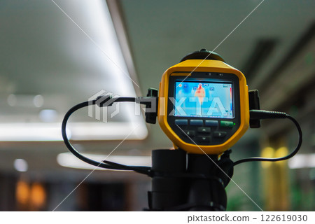 People waiting for temperature check by thermoscan 122619030