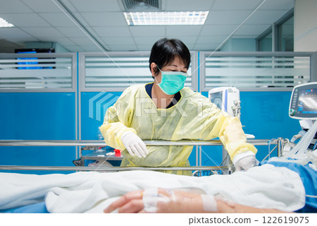 Doctor medical care patient on bed in hospital 122619075