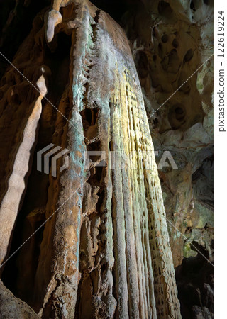 秋吉洞窟：洞內的鐘乳石柱 122619224