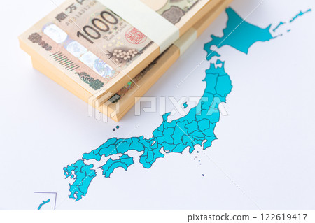 Map of the Japanese archipelago and money 122619417