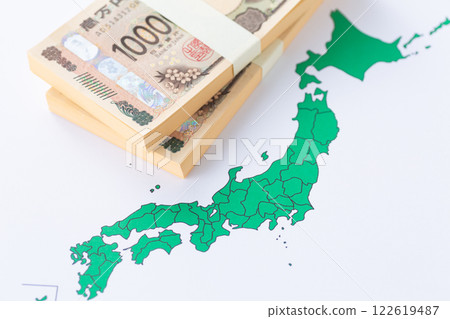 Map of the Japanese archipelago and money 122619487