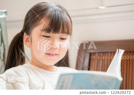 younger, girl, females 122620272