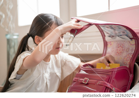 primary school student, schoolchild, schooler 122620274