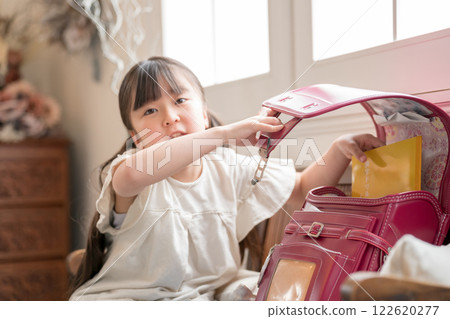 primary school student, schoolchild, schooler 122620277