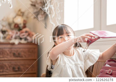 primary school student, schoolchild, schooler 122620278