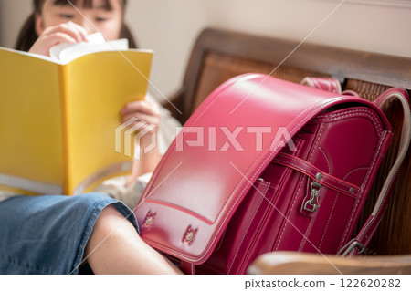 primary school child, primary school student, schoolchild 122620282