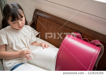 homework, primary school student, schoolchild 122620284