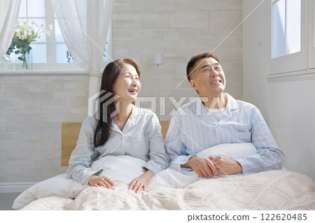 A couple waking up on the bed 122620485