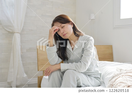 Middle-aged woman in pajamas who is sleep-deprived 122620518