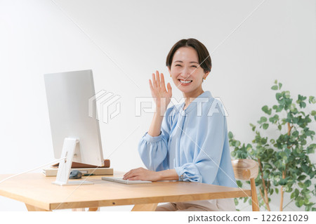 在遠程辦公中工作的女人 在遠程辦公中工作的女人 122621029
