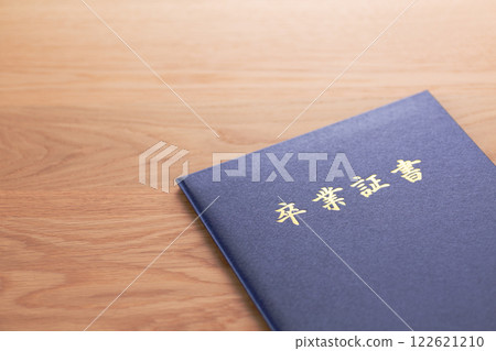 文憑和櫻花 文憑和櫻花 122621210