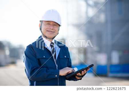 Veteran construction manager and architect 122621675