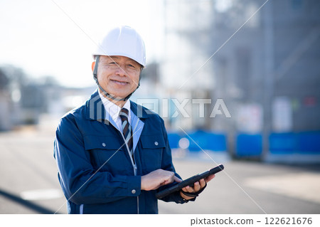 Veteran construction manager and architect 122621676