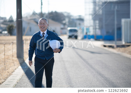 Veteran construction manager and architect 122621692