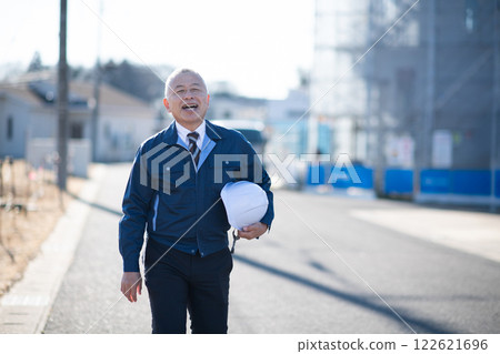 Veteran construction manager and architect 122621696