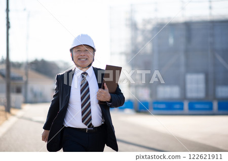 Veteran construction manager and architect 122621911