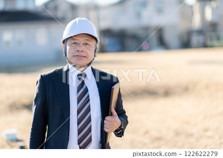 土地與房屋測量師/建築師 122622279