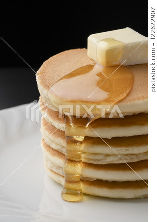 Hotcakes with honey Hotcakes dripping with honey Hotcakes with honey Hotcakes dripping with honey 122622907