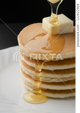 Hotcakes with honey Hotcakes dripping with honey Hotcakes with honey Hotcakes dripping with honey 122622908