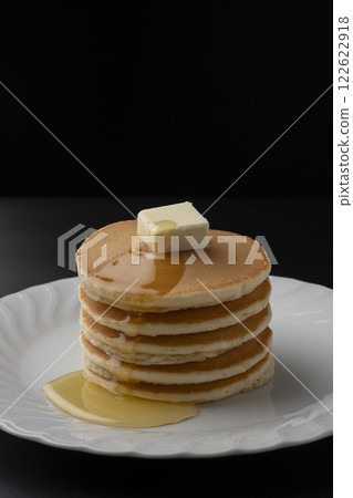 Hotcakes with honey Hotcakes dripping with honey Hotcakes with honey Hotcakes dripping with honey 122622918