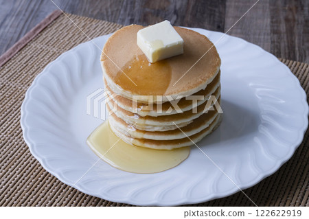 Hotcakes with honey Hotcakes dripping with honey Hotcakes with honey Hotcakes dripping with honey 122622919